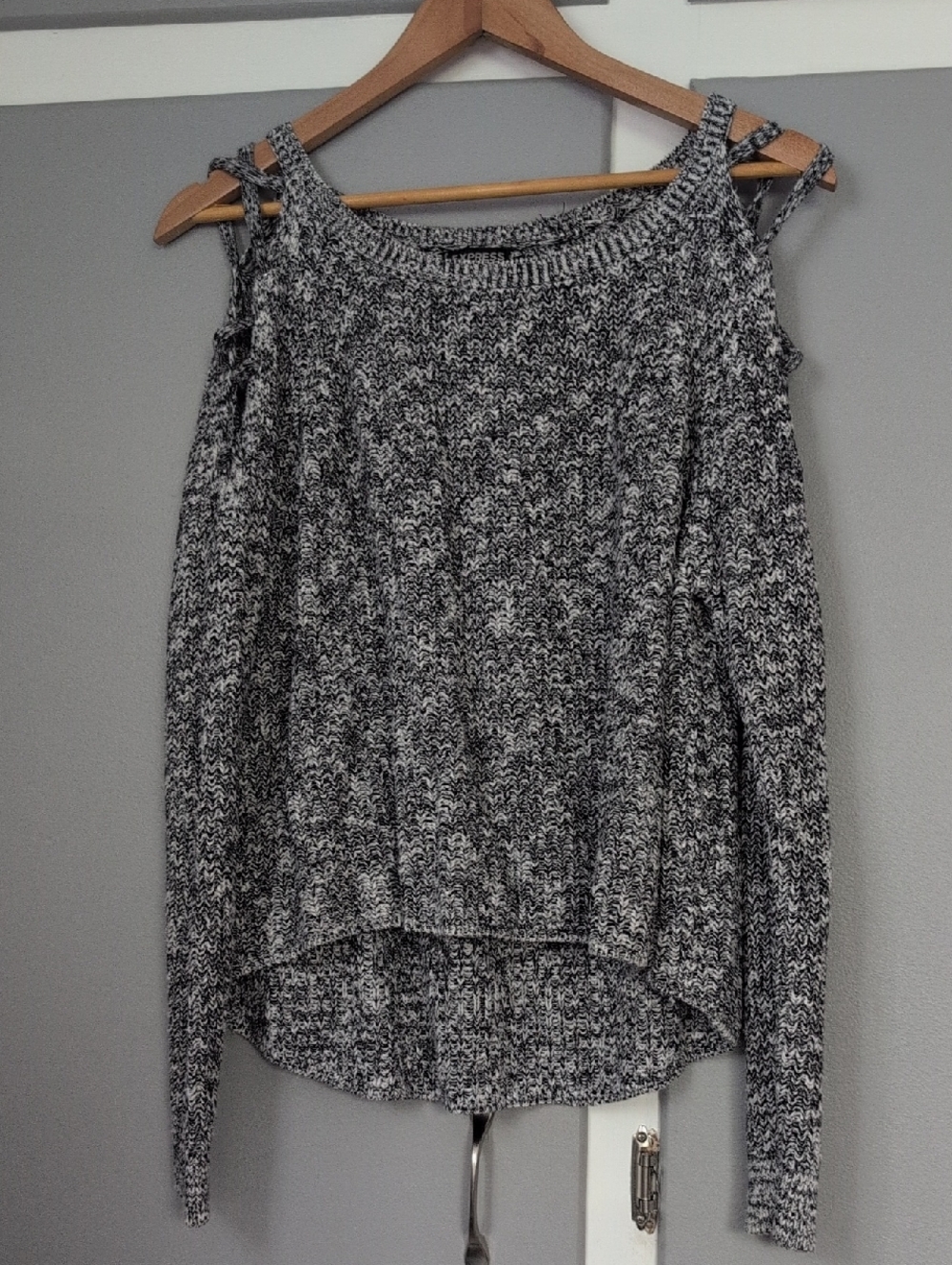 Expreas Cold-Shoulder Knit Sweater - Black & White